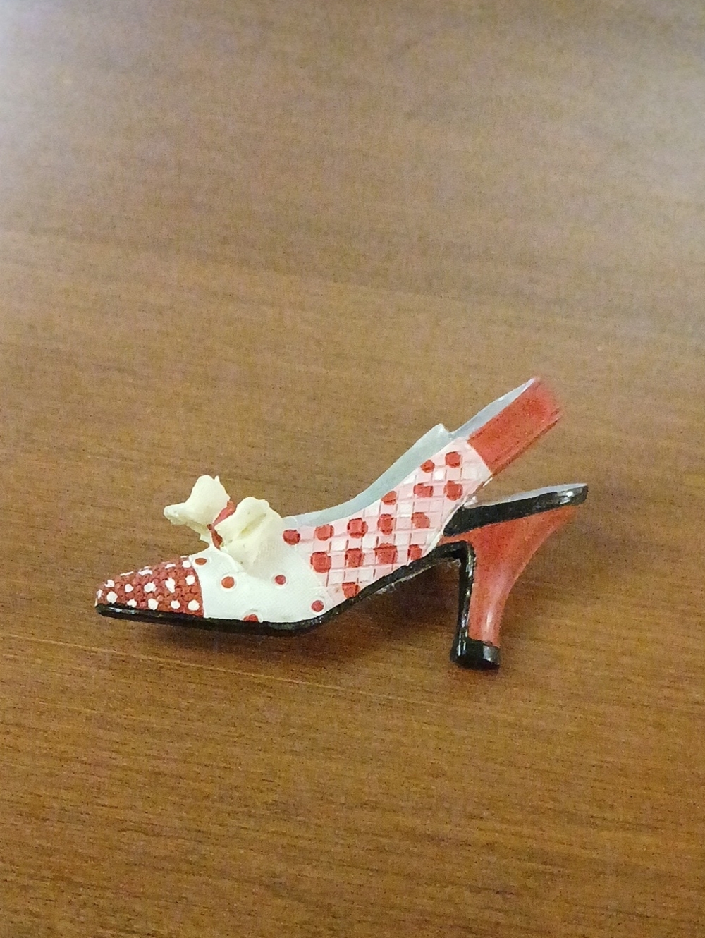 Vintage " If The Shoe Fits Wear It " Pinback 2" Red And White Heel